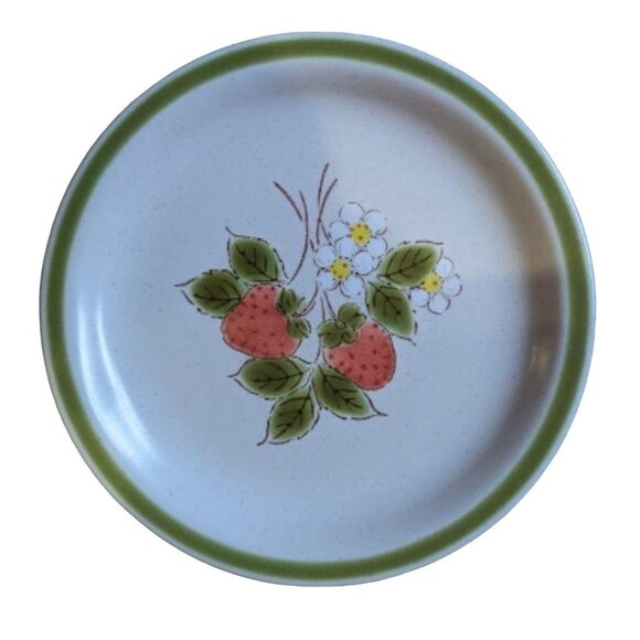 Set Of 4 Vintage Spring Collection Stoneware Strawberry Patch Dessert Saucer Pla - Picture 2 of 6